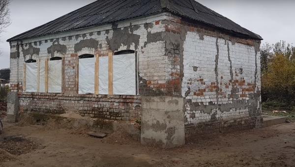 Реконструировать пришлось старый нежилой дом. Фото с канала ПРО100ЖИЗНЬ