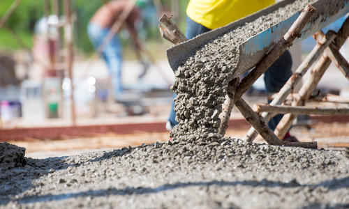 Как заказать качественный бетон и правильно залить фундамент: советы профессионала