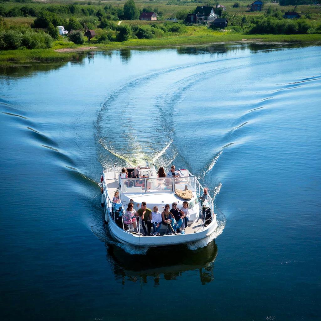 Симфония брызг и абсолютная свобода: Как прогулочный катер становится дверью в иную реальность